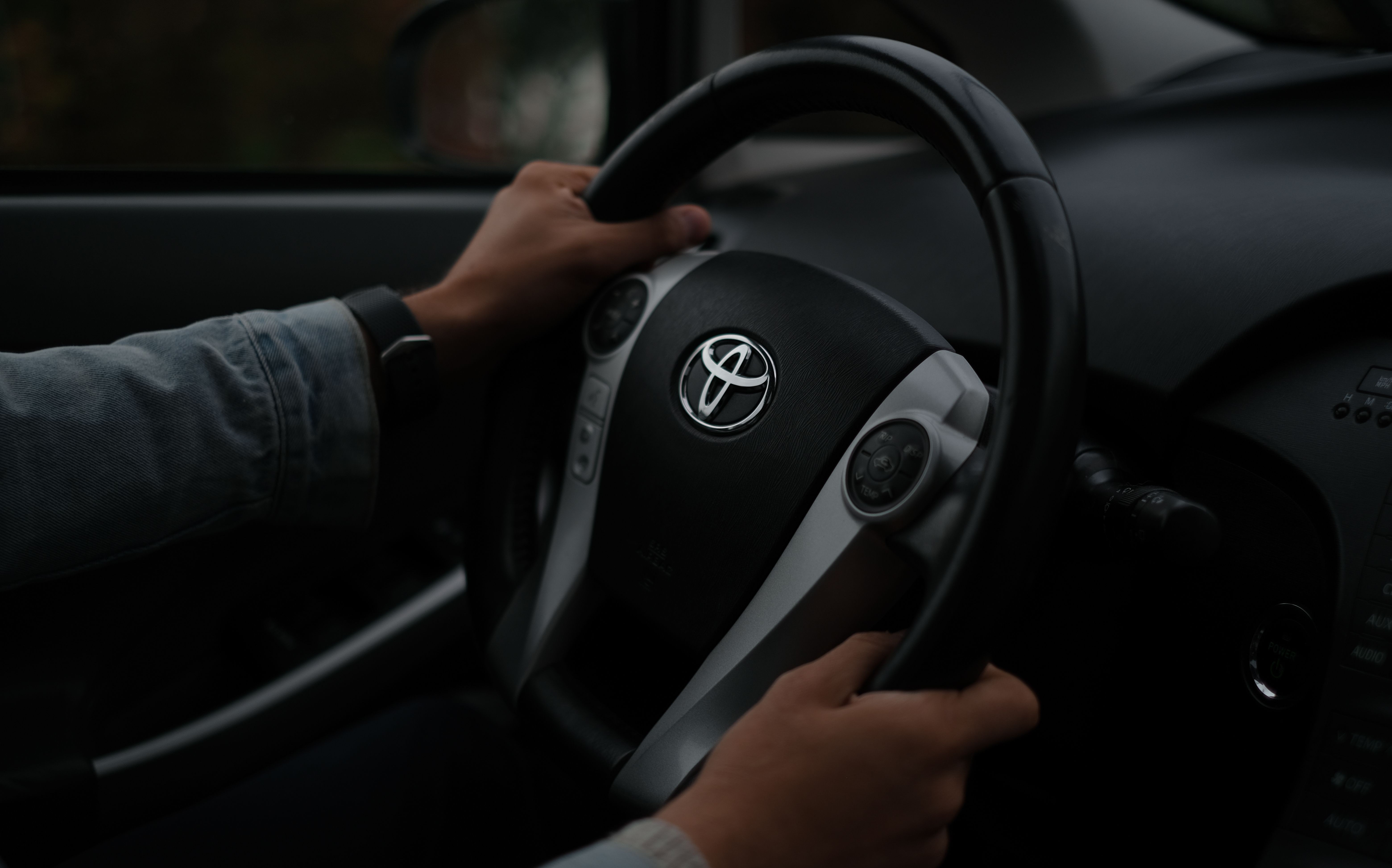 Private transfer and comfortable taxi service in Sri Lanka